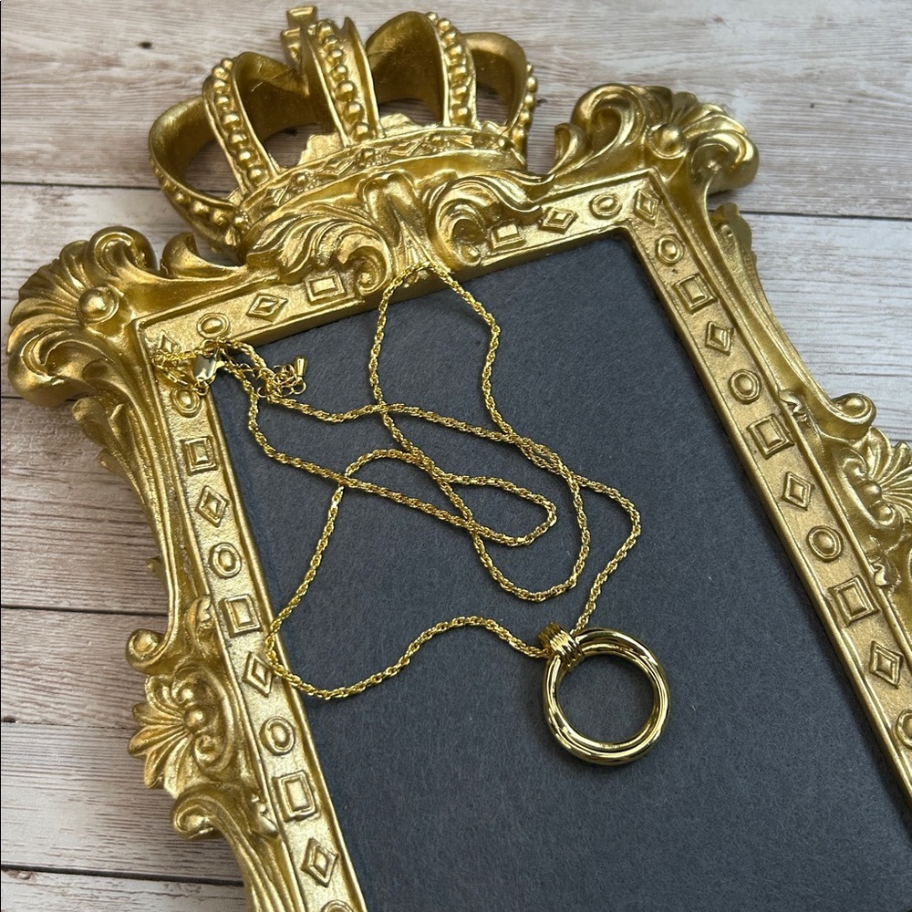 Frumos Gold Necklace with Circular Pendant